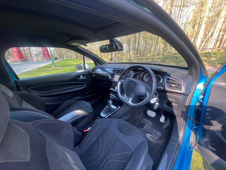DS AUTOMOBILES DS 3 1.2 PureTech Elegance Blue rare automatic Petrol 2017