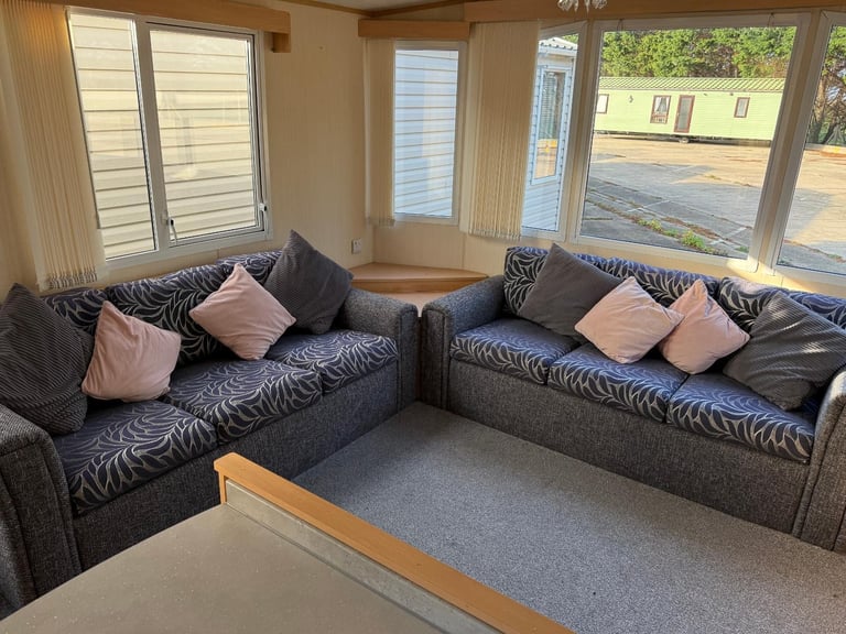 CHEAP CARAVAN FOR SALE OFF SITE 32FT X 12FT X 2 BEDROOMS / PRIVATE LAND