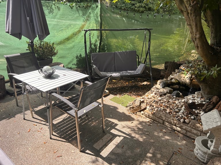 Self contained garden flat studio apartment Epsom / Ewell, Bills included, Weekly stays available 