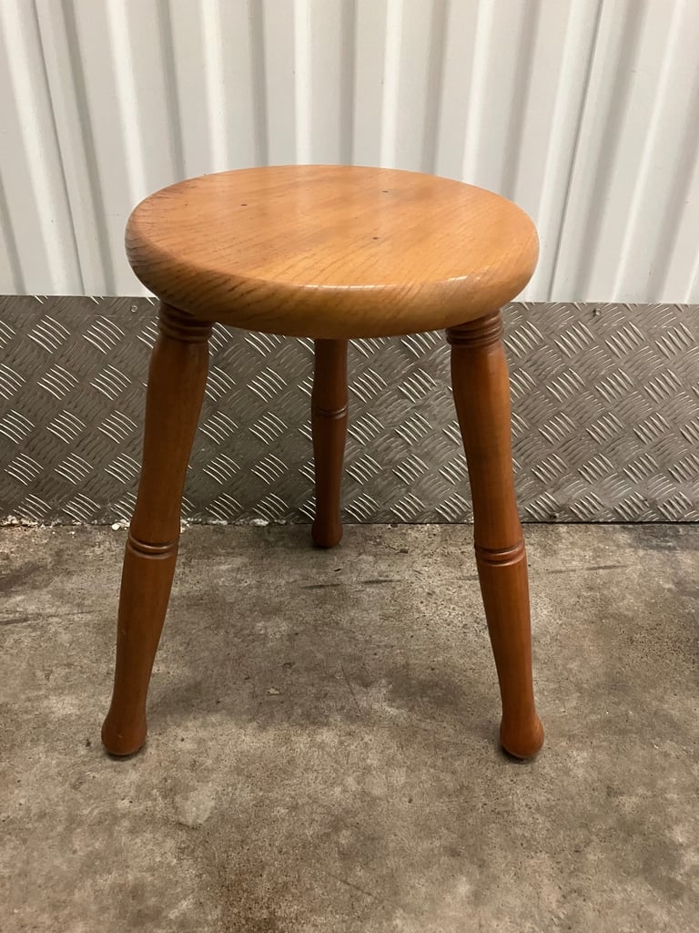 Modern 3 Leg Stool 