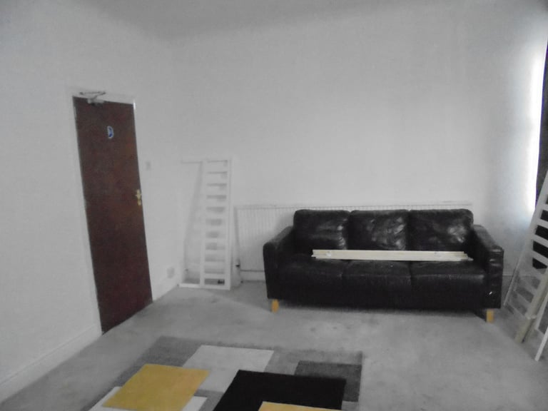 Rooms to Rent in 7 Bed House on Ivor Road, Sparkhill. Supported Accommodation. Immediate Move In