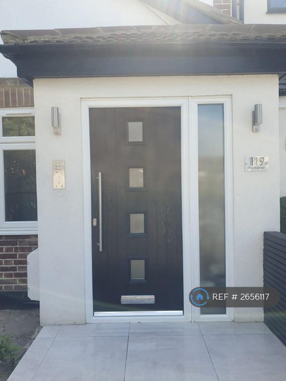 Studio flat in The Fairway, Northolt, UB5 (#2656117)