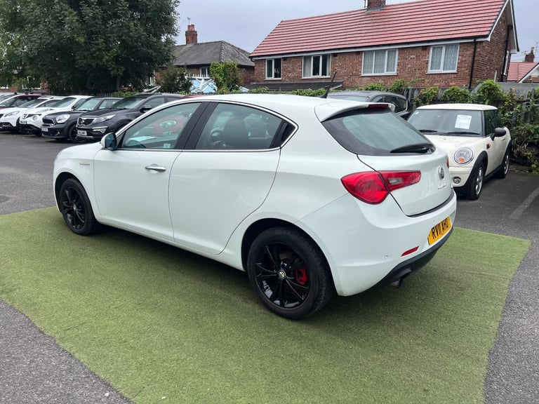 2011 Alfa Romeo Giulietta 1.4 TB MultiAir Lusso Euro 5 (s/s) 5dr HATCHBACK Petrol Manual