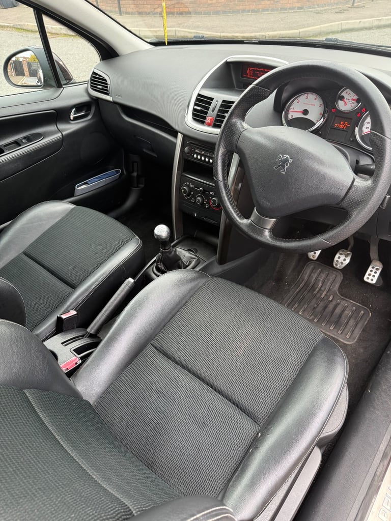 Peugeot 207 1.6 Petrol 2011 * ALLURE EDITION RARE COLOUR*