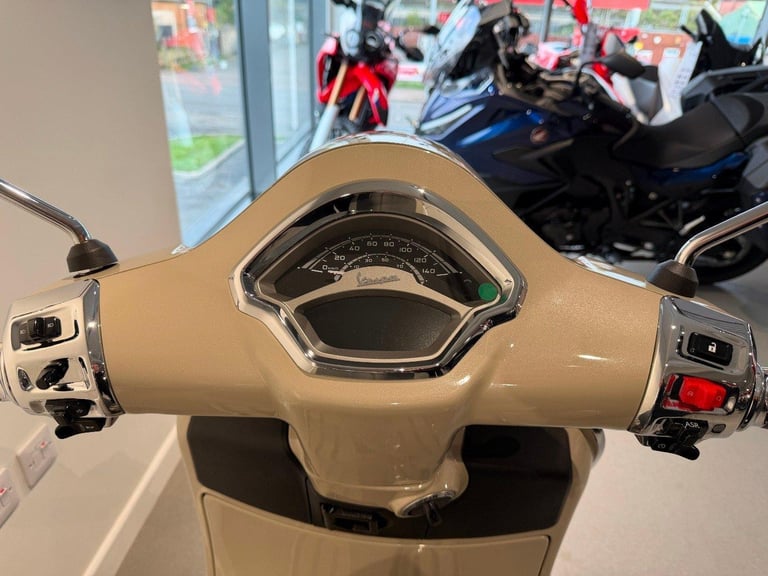 2024 VESPA GTS 300 HPE, '24 Plate with 967 miles