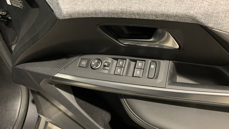2024 Peugeot 3008 1.2 MHEV GT SUV 5dr Petrol Hybrid e-DSC Euro 6 (s/s) (136 ps) SUV Hybrid Automatic