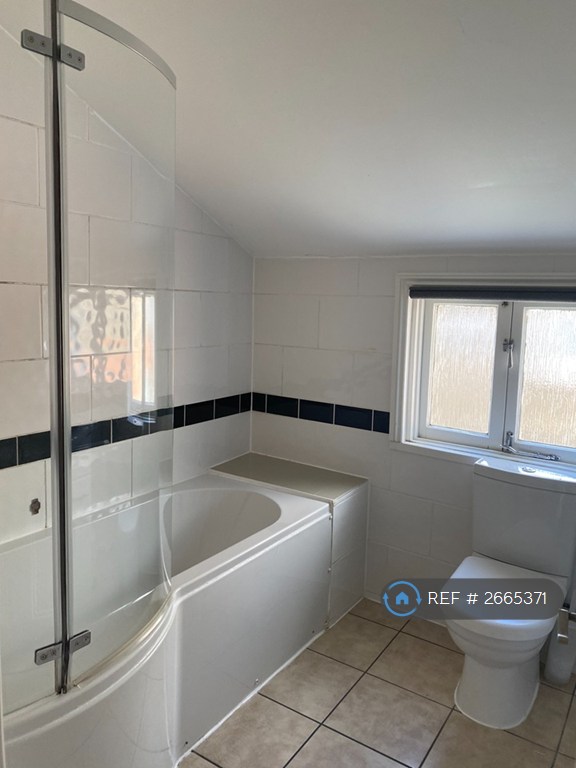 2 bedroom flat in Brixton, London, SW2 (2 bed) (#2665371)