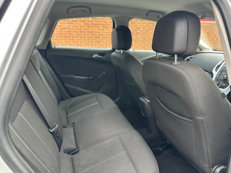 2015 Vauxhall Astra 1.6i SRi Euro 6 5dr HATCHBACK Petrol Manual