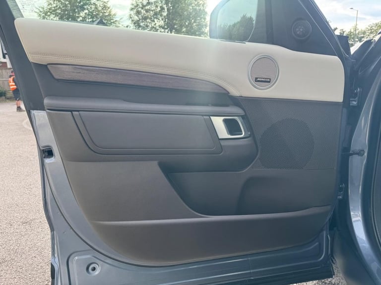 2019 Land Rover Discovery 3.0 SD V6 HSE SUV 5dr Diesel Auto 4WD Euro 6 (s/s) (306 ps) ESTATE Dies...
