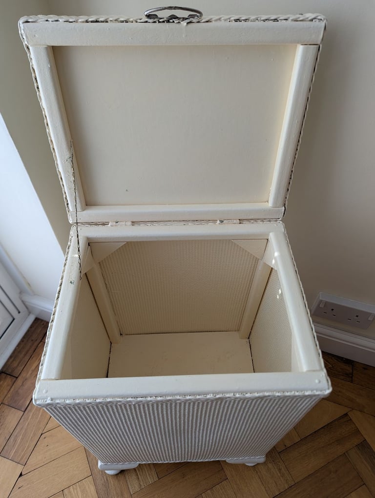 Lloyd Loom laundry basket 