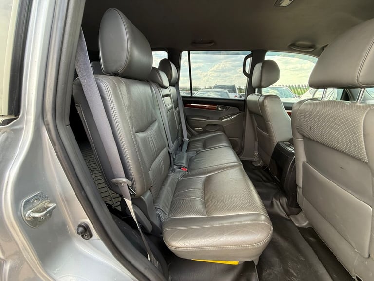 2010 59 TOYOTA LAND CRUISER LIMITED EDITION 3.0 D-4D AUTOMATIC 8 SEATER SILVER