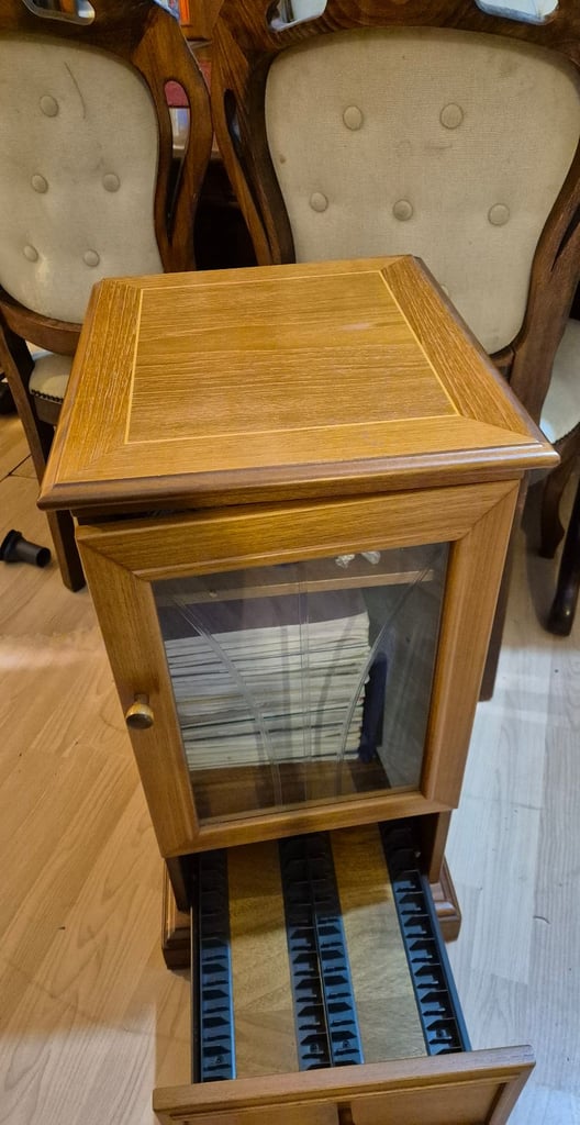 MEDIA CABINET/BEDSIDE TABLE. 