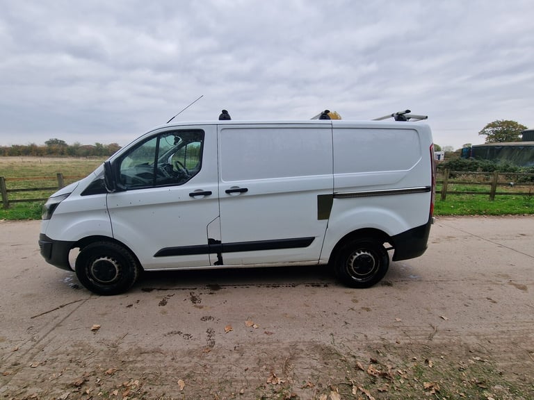 2014 Ford Transit Custom  Drives Perfect  12mth MOT  SWB  Roof Rack  Clean