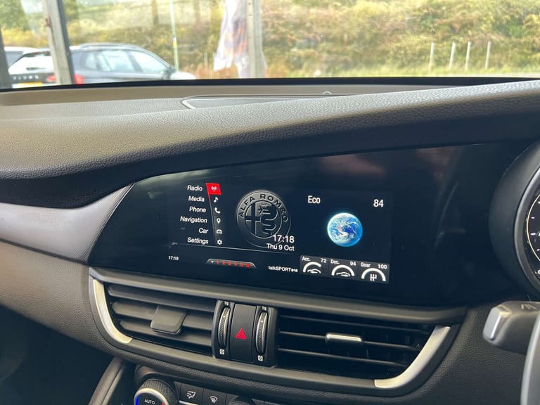 2018 Alfa Romeo Giulia 2.0 TB 280 Veloce 4dr Auto SALOON PETROL Automatic