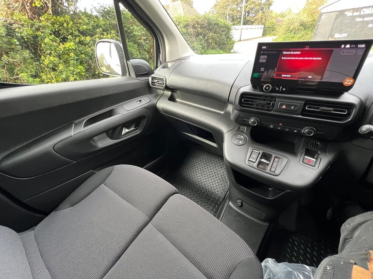 July 2025 Vauxhall Combo 1.5 Turbo D 2300 Pro XLWB Automatic
