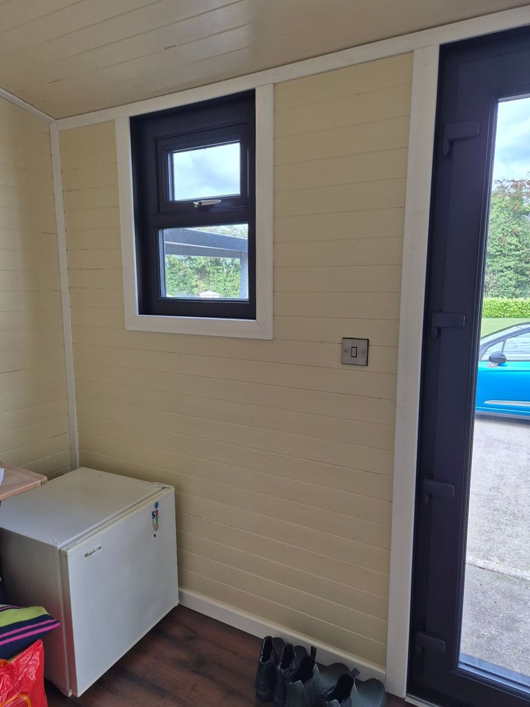 Shepherds hut, home office, log cabin