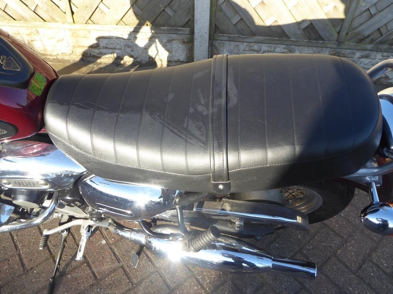 TRIUMPH THUNDERBIRD 900 N REG OWNERS AND SERVICE BOOK VERY CLEAN BIKE