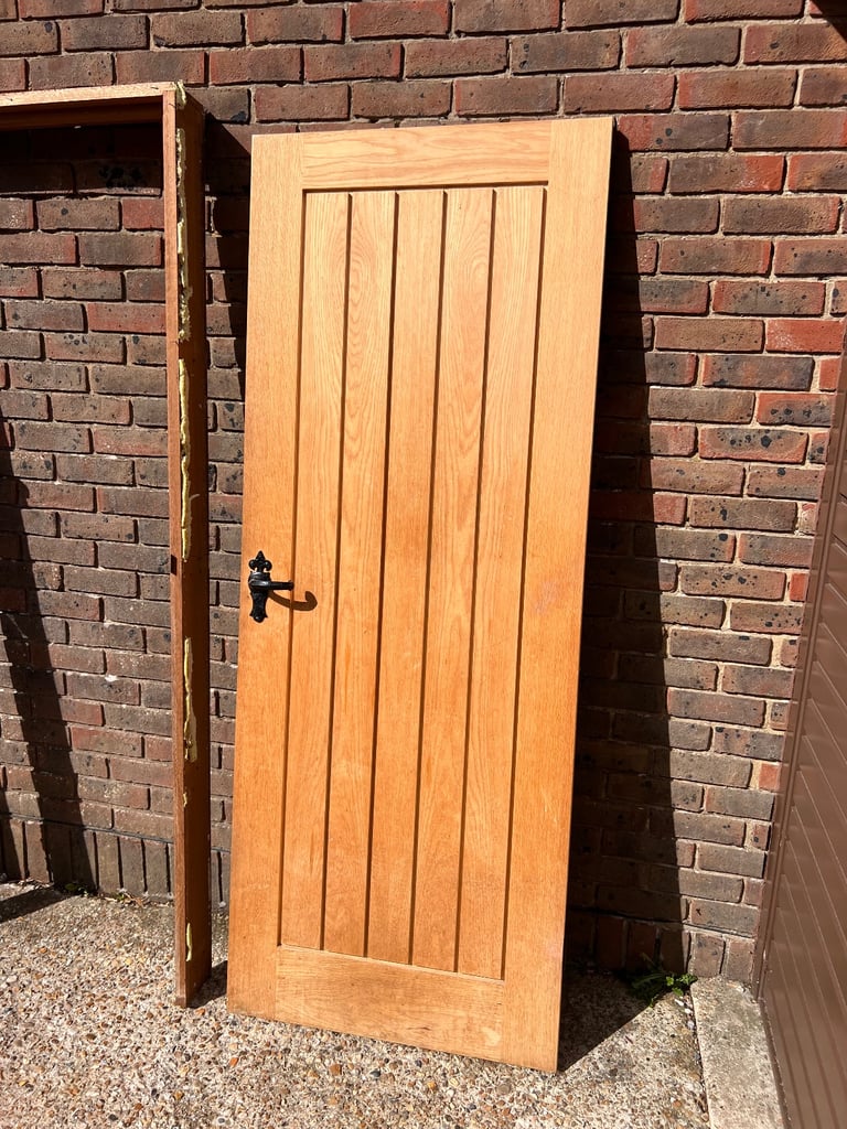 Howdens Dordogne Oak Pre-Finished Door with door lining