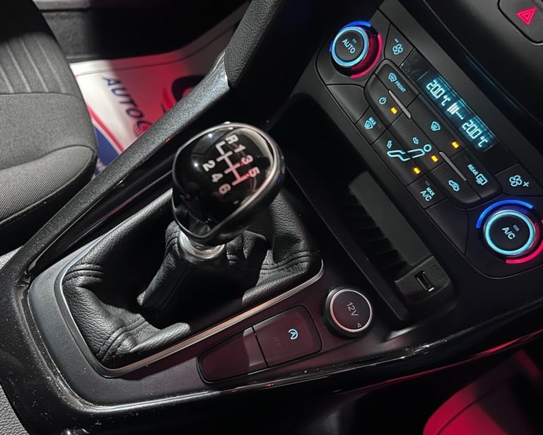 2016 Ford Focus 1.0 EcoBoost 125 Titanium 5dr HATCHBACK PETROL Manual