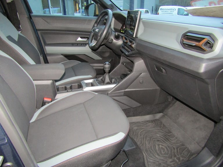  Dacia Bigster 1.2 TCe 140 EXTREME MHEV MILD HYBRID EURO 6 (s/s) LEFT HAND DRIVE  SUV Petrol Manual