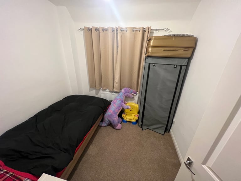 Single Room in brand new Family house available. 