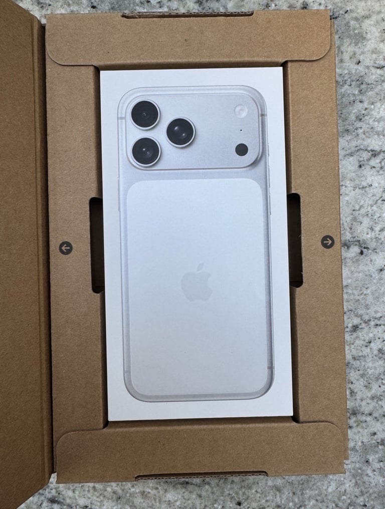 iPhone 17 Pro Max – 1TB Silver Titanium