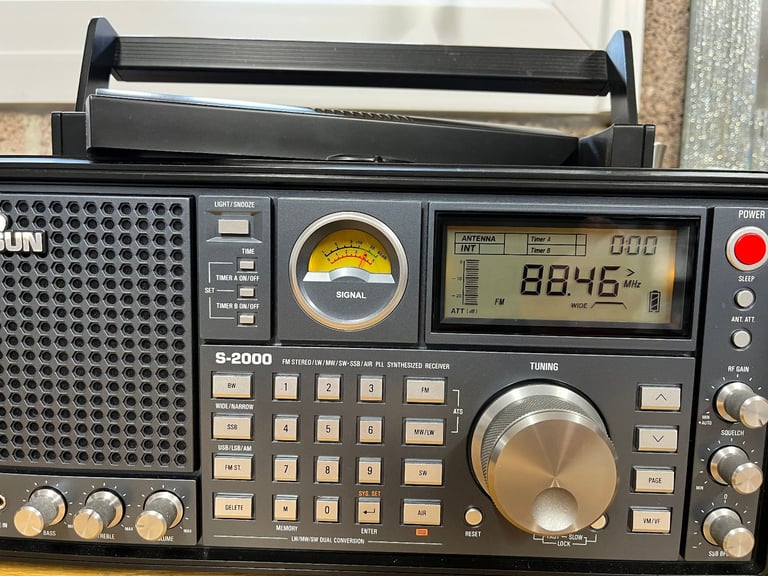 TECSUN S-2000 Communication Receiver with FM Stereo, MW, LW, SW SSB and Air Band.  As New.