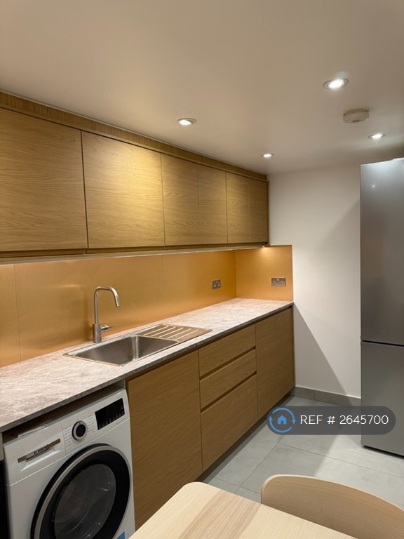 4 bedroom flat in North Gower Street, London, NW1 (4 bed) (#2645700)