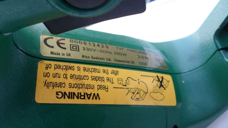 QUALCAST HM380 HEDGE MASTER CORDED 230V 350W complete with original box.