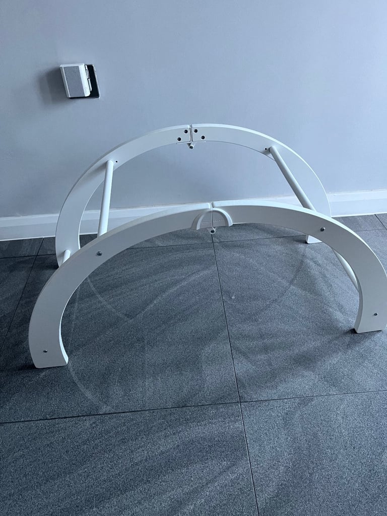 Shnuggle Dreami White Grey Moses basket & Curve Rocking Stand, Mattress & 2 Sheets