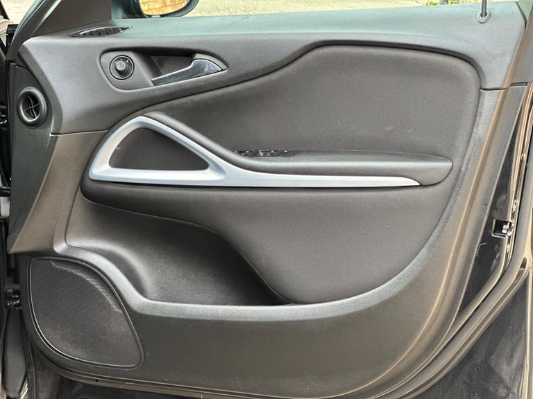 2013 Vauxhall Zafira Tourer 1.8 16V Exclusiv Euro 5 5dr Petrol