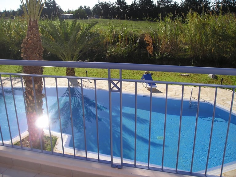 PAPHOS SELF-CATERING POOLSIDE VILLA APARTMENT TO RENT FOR HOLIDAYS IN CYPRUS LONG-TERM WINTER LETS