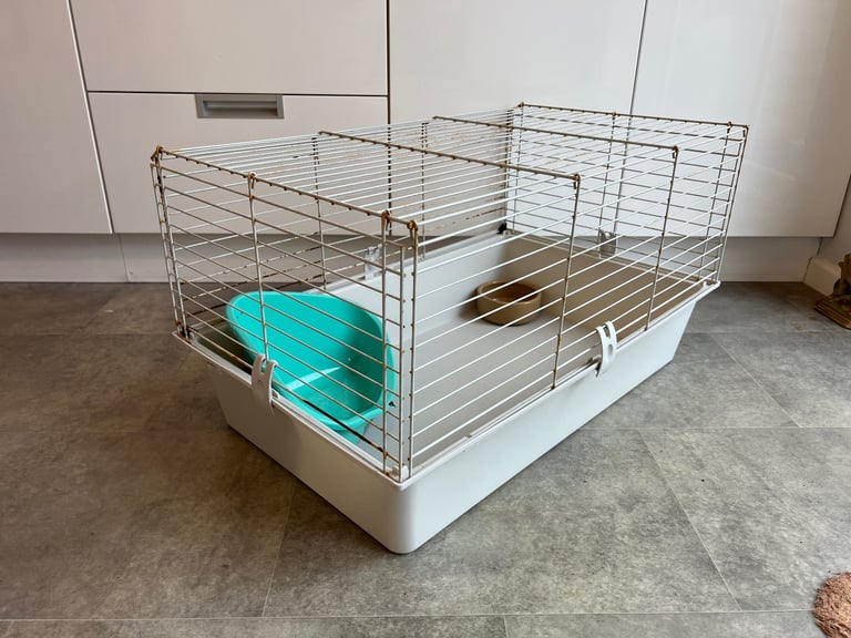 Ferplast Cavie 80 Guinea Pig Cage  77cm L x 48Cm W x 42cm H