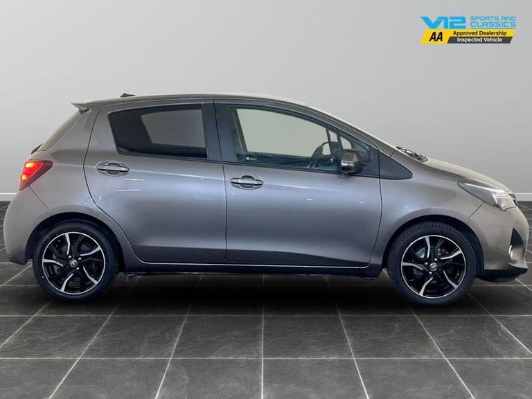 2017 Toyota Yaris 1.33 VVT-i Design 5dr HATCHBACK PETROL Manual