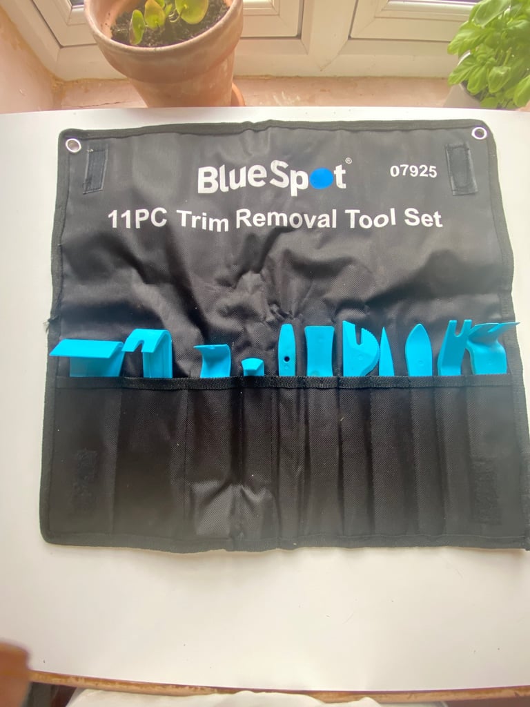 Trim removal set