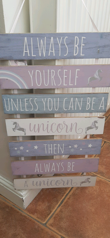 Unicorn design hanging sign