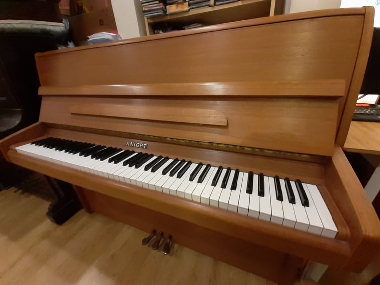 Knight K10 c1977 upright piano satin Oak wood *free fine tuning* *superb tone*