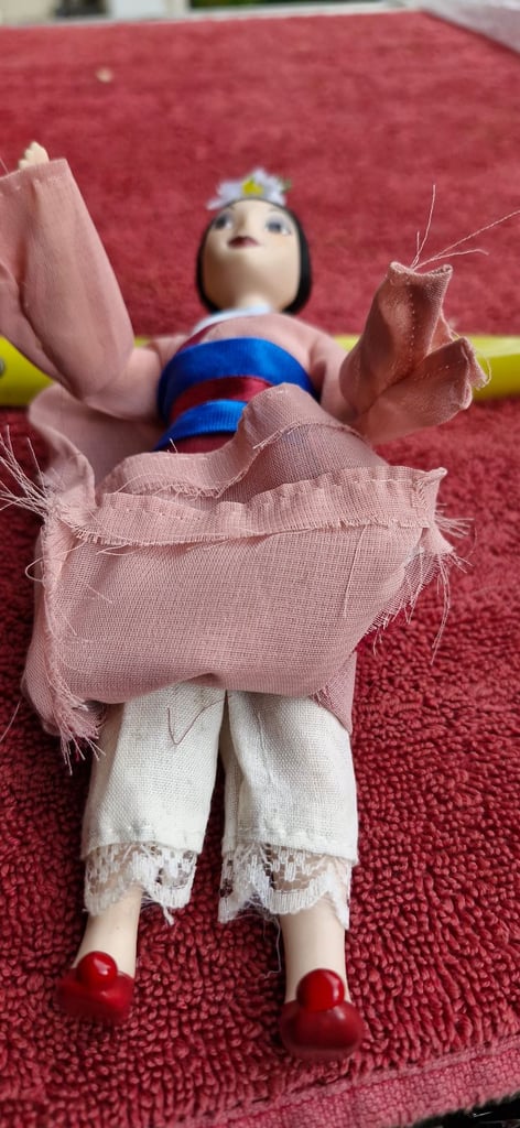 Collectible pot Chinese Japanese doll