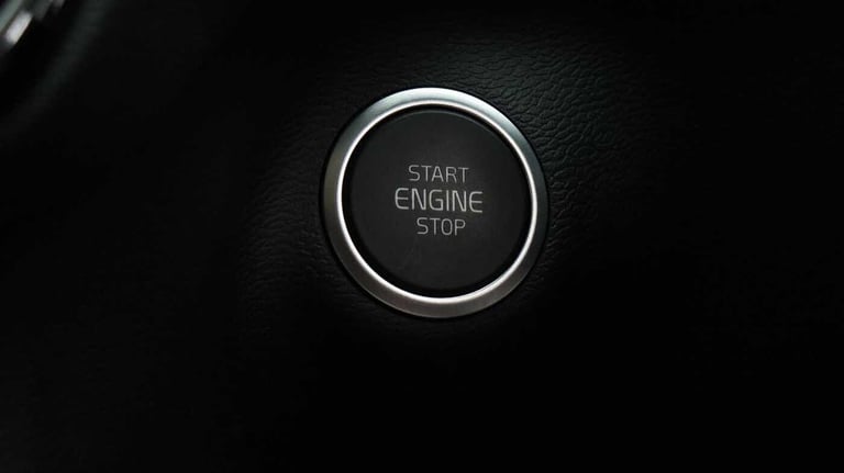  Volvo XC40 B4 (P) Ultra Bright (Sunroof, Harman Kardon, 360 Camera) Petrol/Electric Hybrid Autom...