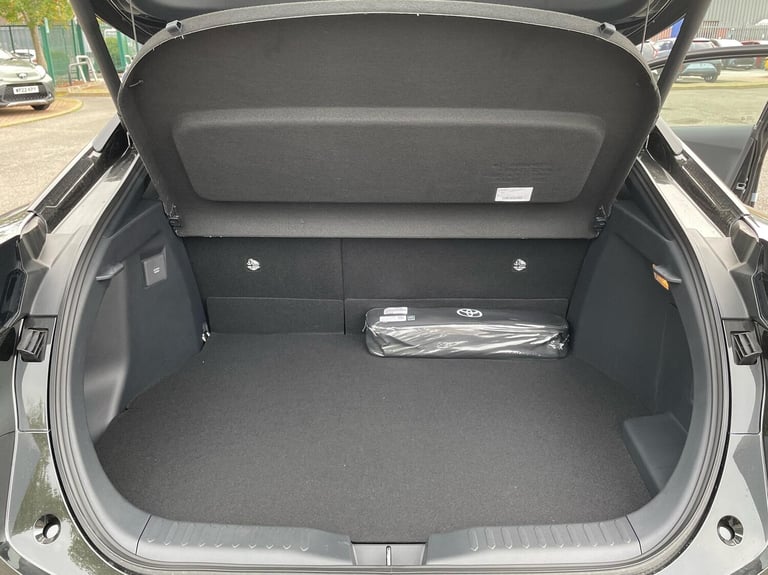 2025 Toyota C-HR 2.0 PHEV Design 5dr CVT SUV Hybrid Automatic