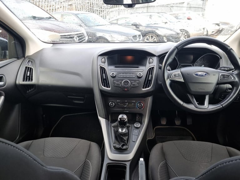 2015 Ford Focus 1.0T EcoBoost Zetec Euro 6 (s/s) 5dr HATCHBACK Petrol Manual