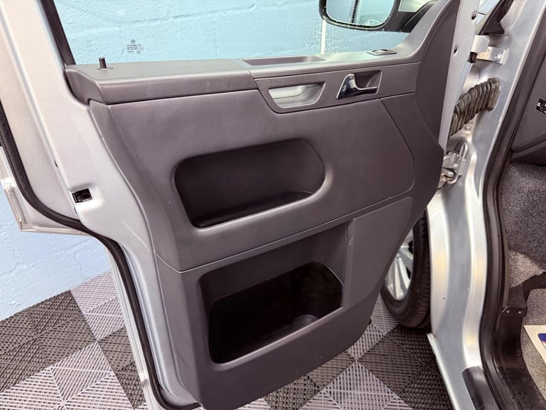 2011 Volkswagen Caravelle 2.0 TDI Executive DSG Euro 5 5dr MPV Diesel Automatic