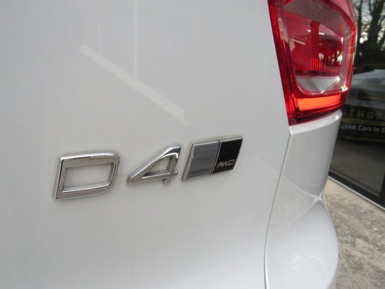 2020 Volvo XC40 2.0 D4 Inscription SUV 5dr Diesel Auto AWD Euro 6 (s/s) (190 ps) ESTATE Diesel Au...