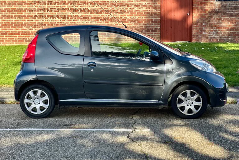 Peugeot, 107, Hatchback, 2011, Manual, 998 (cc), 3 doors