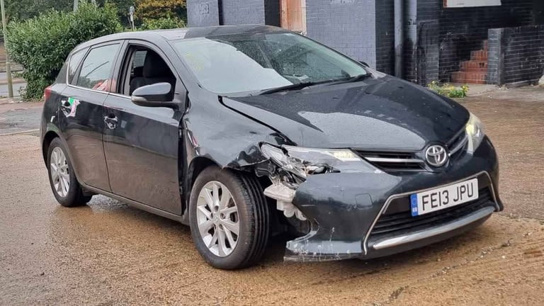 image for Toyota, AURIS, Hatchback, 2013, Manual, 1.4 Petrol - Damaged 