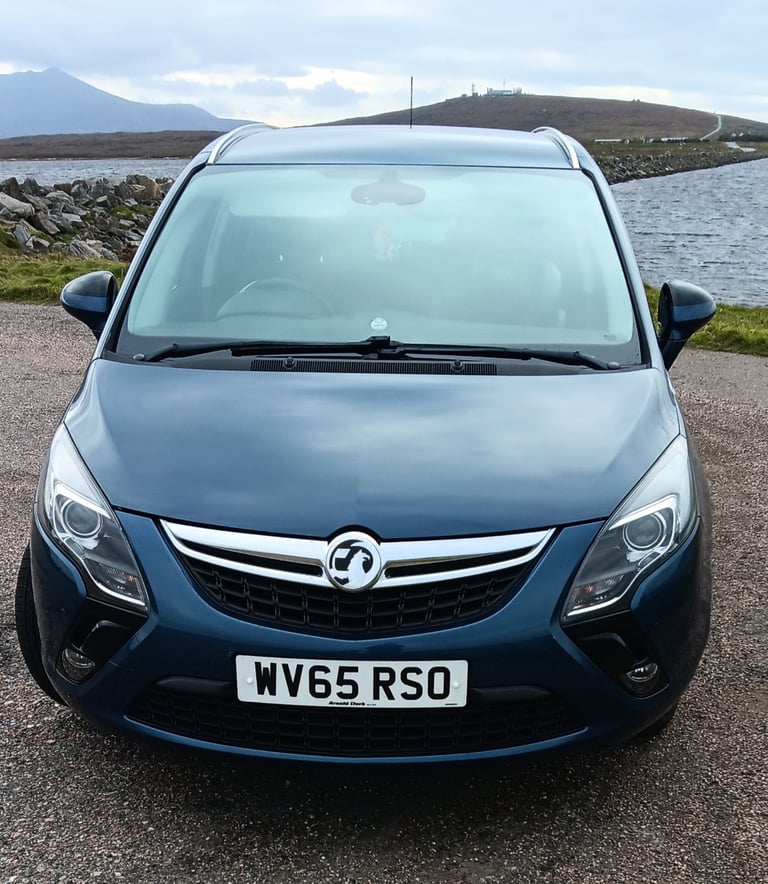 7 Seater Vauxhall Zafira Tourer 2.0
