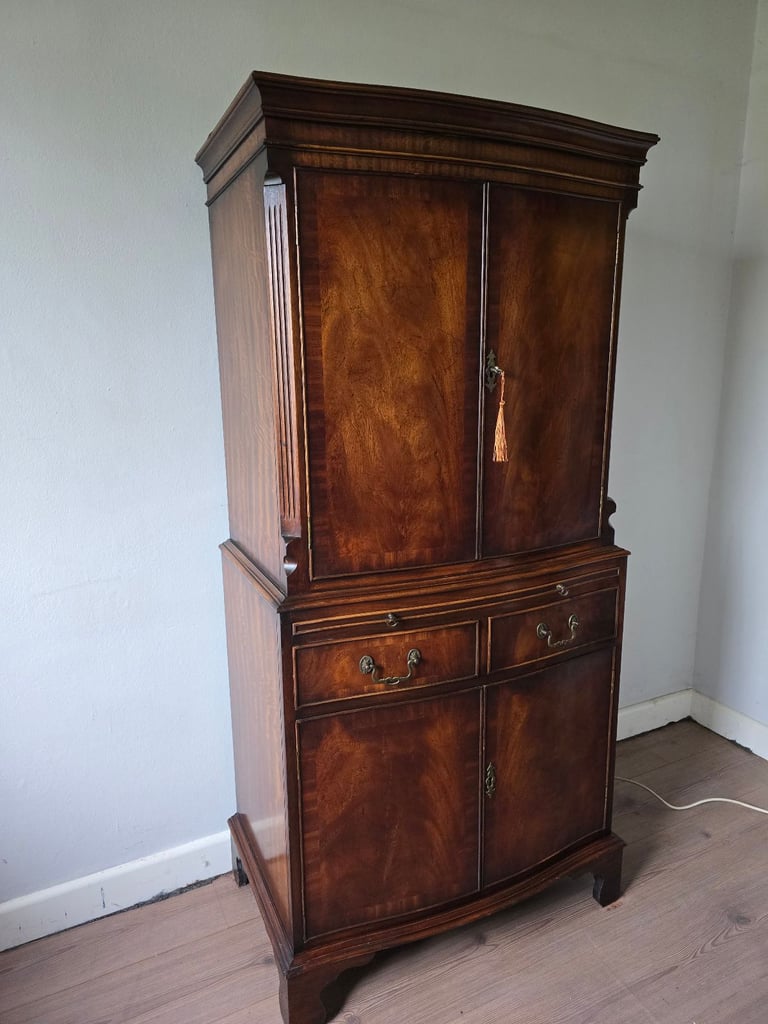 VINTAGE Burr Walnut Purpose Built Cocktail Drinks Cabinet -Possible Local Delivery