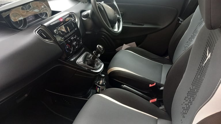 Chrysler, YPSILON, Hatchback, 2014, Manual, 1242 (cc), 5 doors