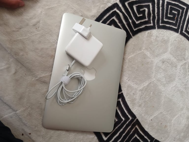 Mac book air 2012 free delivery 