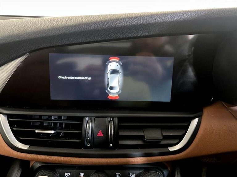 2017 Alfa Romeo Giulia 2.0 TB 280 Veloce 4dr Auto SALOON PETROL Automatic